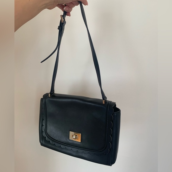 kate spade Handbags - Kate Spade Scalloped Shoulder Purse